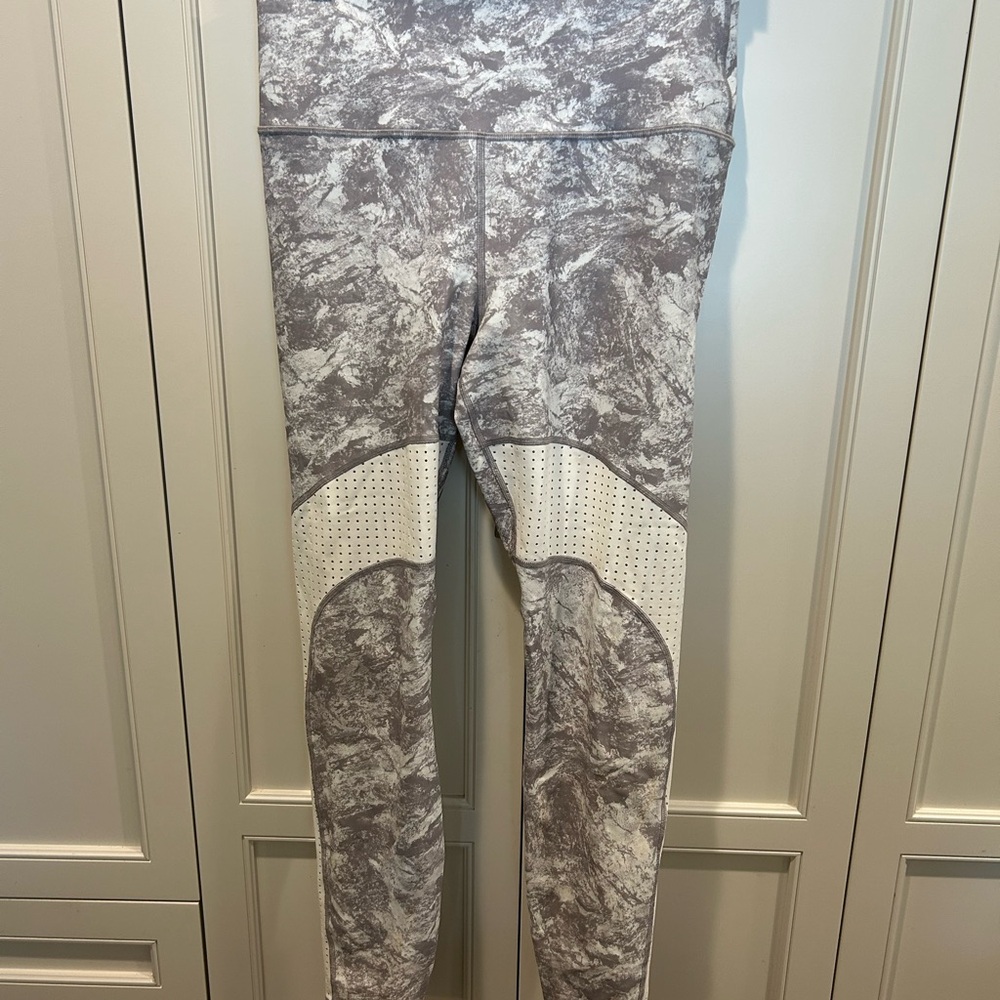 Lululemon paddleboard/Surf leggings EUC Sz 12